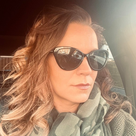 Meet your Posher, VickiG - Picture 1 of 1